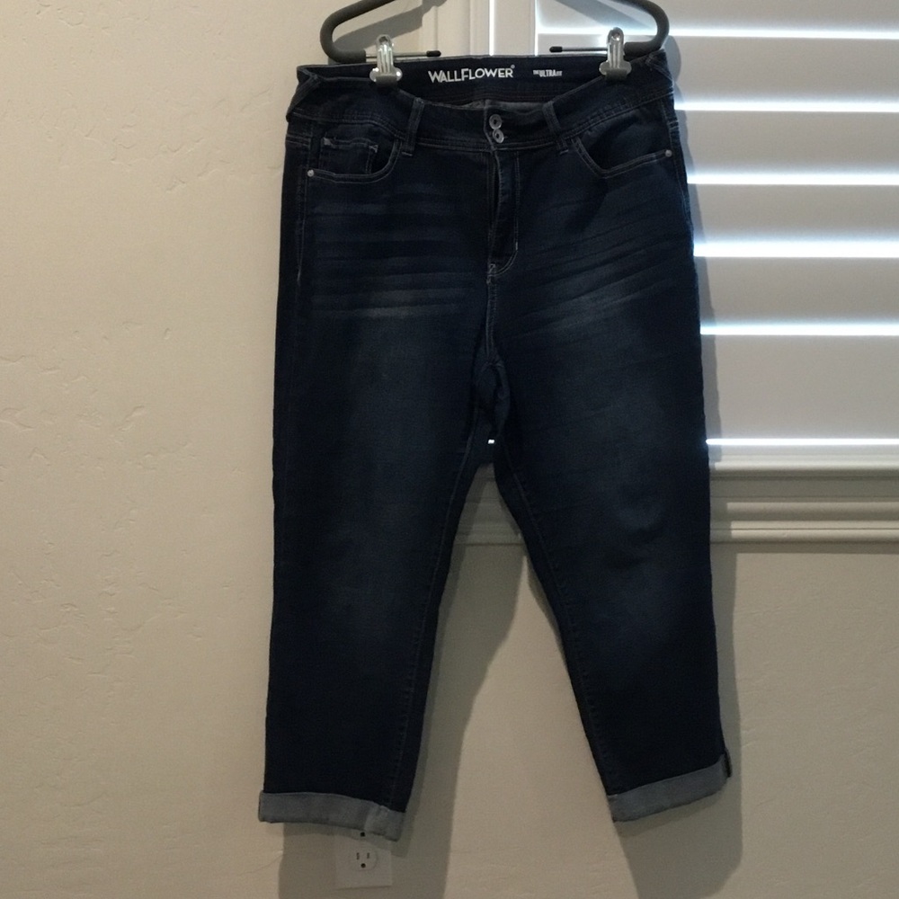 Wallflower Women's Dark Blue Boyfriend Crop Jeans